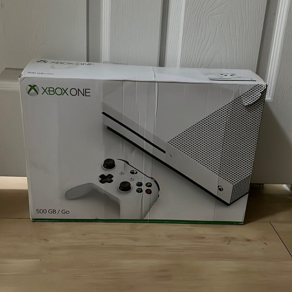 Xbox one s 500gb - Picture 1 of 1